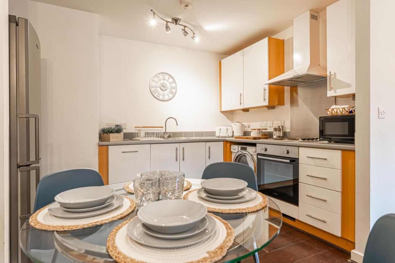 City Centre Flat Ideal For Contractors, Families & Relocators - Disable People Welcome - Free Parking, Fast Wifi, Smart Tv And 2 Bathrooms, 7Min Walk From Train Station! Coventry Exterior foto