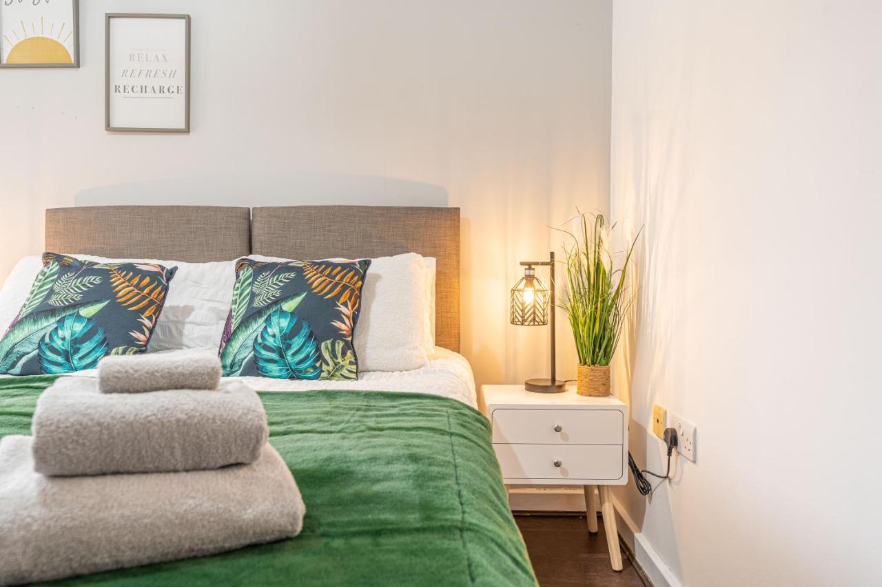 City Centre Flat Ideal For Contractors, Families & Relocators - Disable People Welcome - Free Parking, Fast Wifi, Smart Tv And 2 Bathrooms, 7Min Walk From Train Station! Coventry Exterior foto