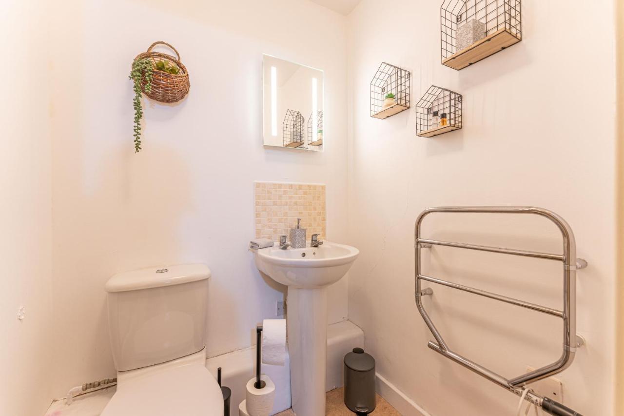 City Centre Flat Ideal For Contractors, Families & Relocators - Disable People Welcome - Free Parking, Fast Wifi, Smart Tv And 2 Bathrooms, 7Min Walk From Train Station! Coventry Exterior foto