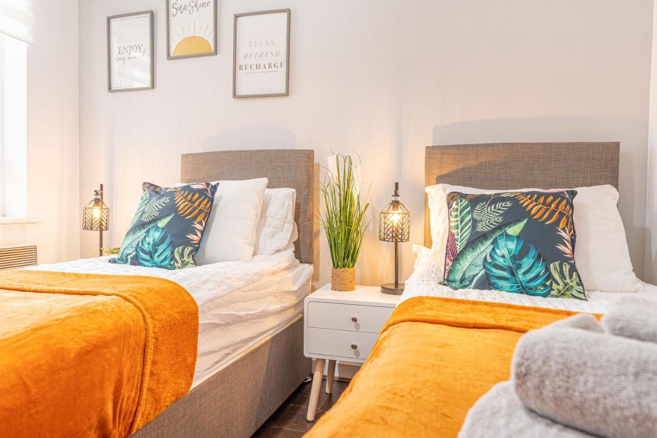 City Centre Flat Ideal For Contractors, Families & Relocators - Disable People Welcome - Free Parking, Fast Wifi, Smart Tv And 2 Bathrooms, 7Min Walk From Train Station! Coventry Exterior foto
