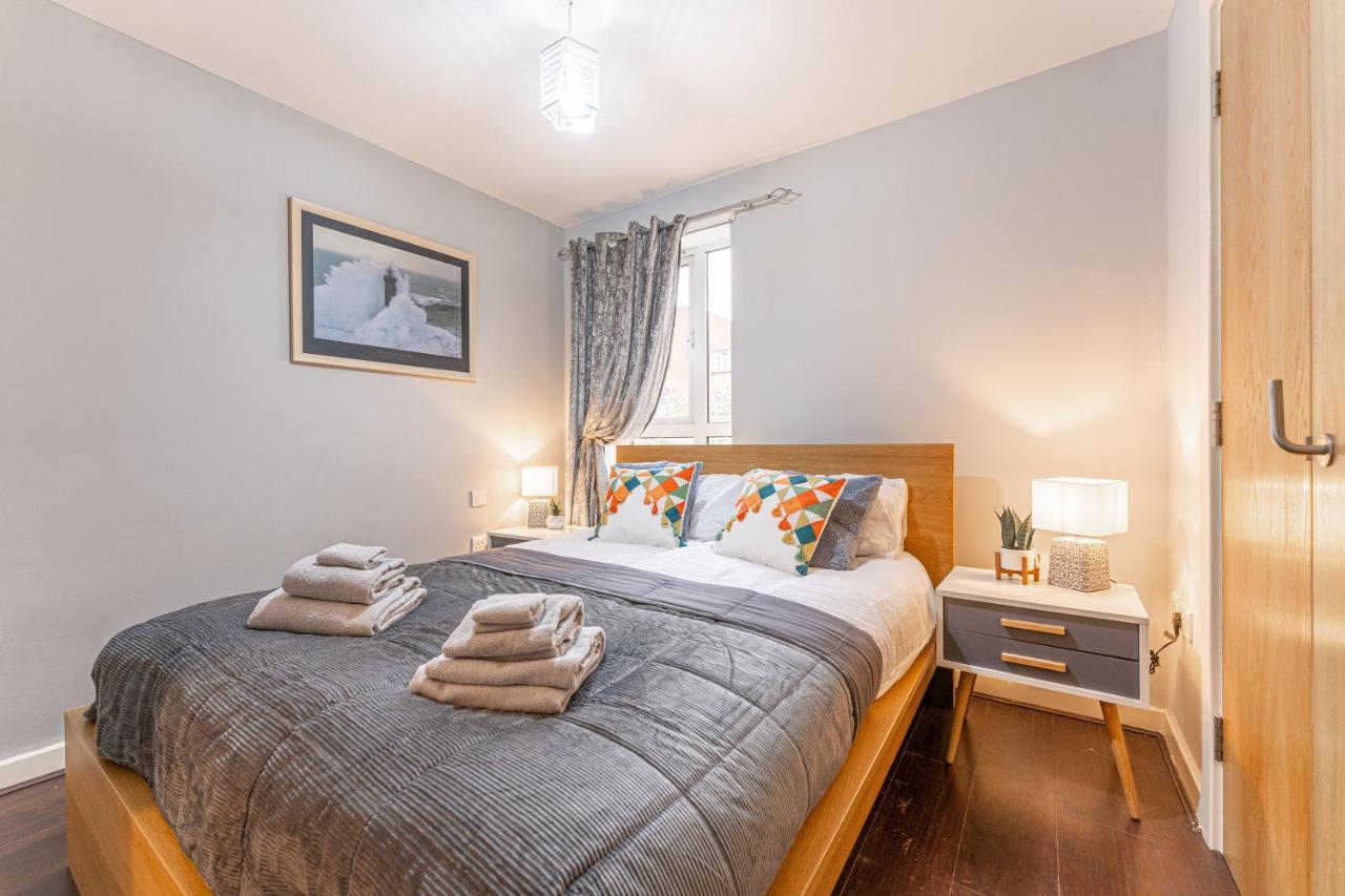 City Centre Flat Ideal For Contractors, Families & Relocators - Disable People Welcome - Free Parking, Fast Wifi, Smart Tv And 2 Bathrooms, 7Min Walk From Train Station! Coventry Exterior foto