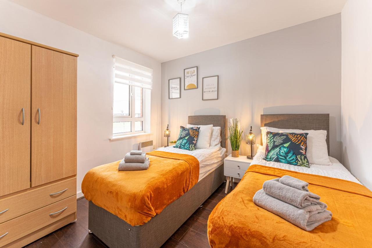 City Centre Flat Ideal For Contractors, Families & Relocators - Disable People Welcome - Free Parking, Fast Wifi, Smart Tv And 2 Bathrooms, 7Min Walk From Train Station! Coventry Exterior foto