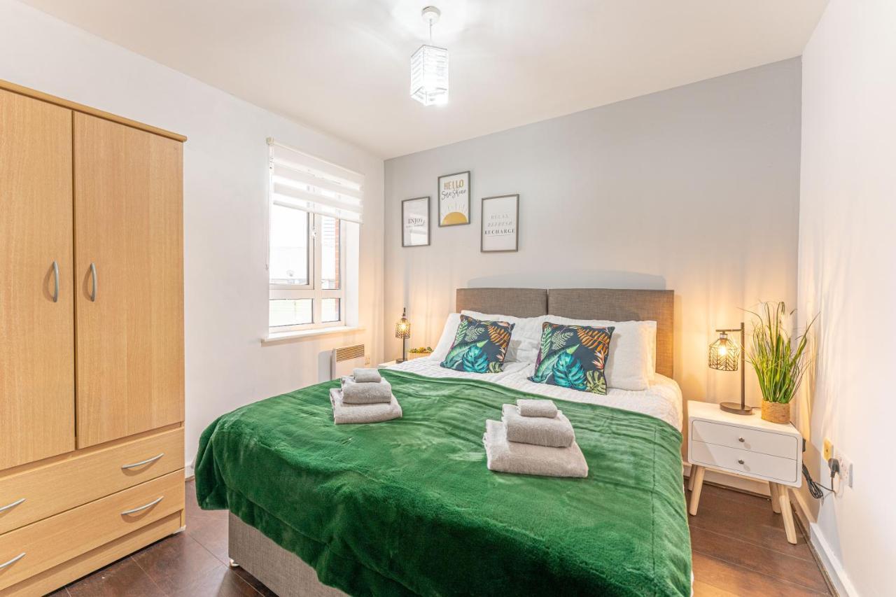 City Centre Flat Ideal For Contractors, Families & Relocators - Disable People Welcome - Free Parking, Fast Wifi, Smart Tv And 2 Bathrooms, 7Min Walk From Train Station! Coventry Exterior foto